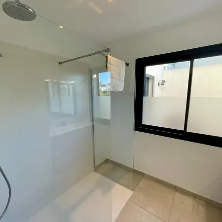 Luxe Le Levant Apartment *