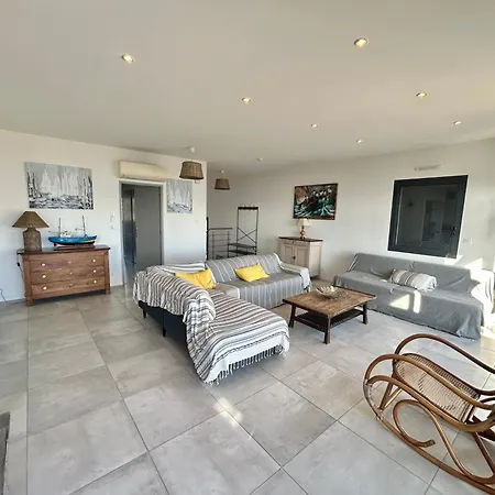 Luxe Le Levant Apartment *